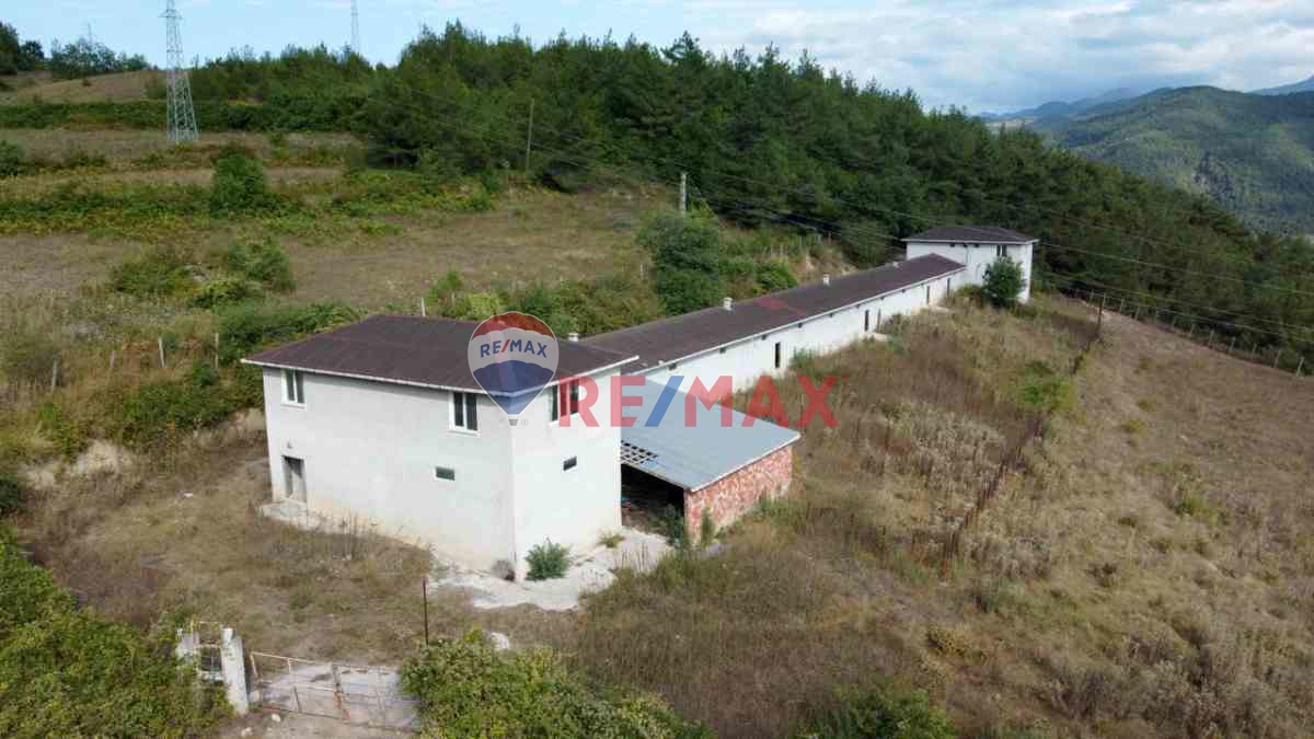 TURİZM BELDESINDE 7.218 M2 ARAZI VE ÇIFTLIK BINASI