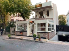 YEŞILKÖY'DE EMSALSIZ TICARI KULLANIMA UYGUN MÜSTAKIL VILLA