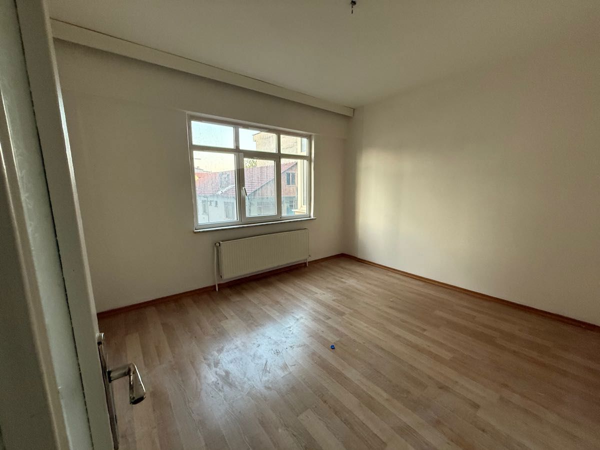GÖLCÜK MERKEZDE 3+1 SATILIK FIRSAT DAİRE - OFİS