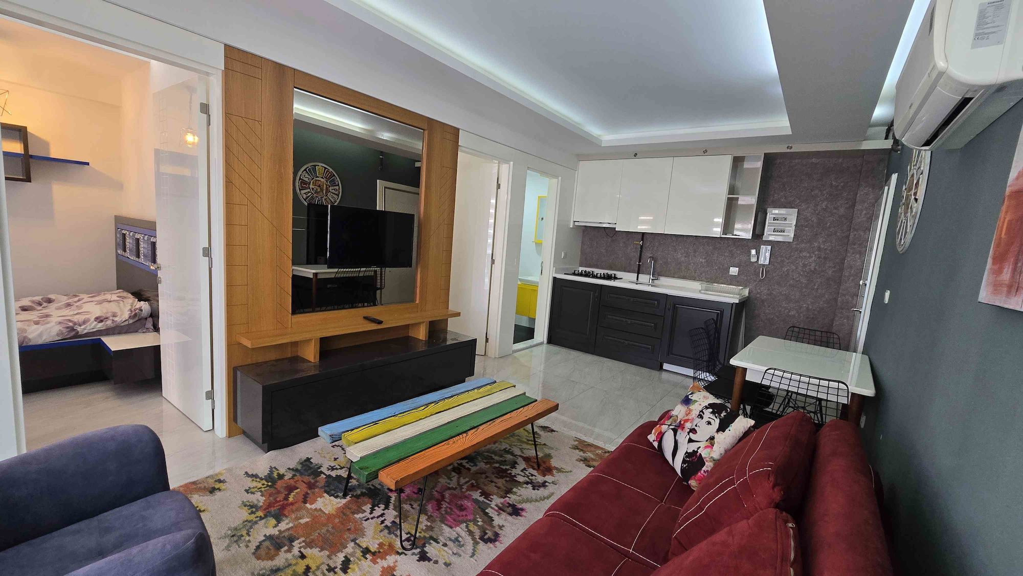  REMAX MODEL DEN ÜNİVERSİTEYE YÜRÜME MESAFESİNDE 2+1 KİRALIK APART