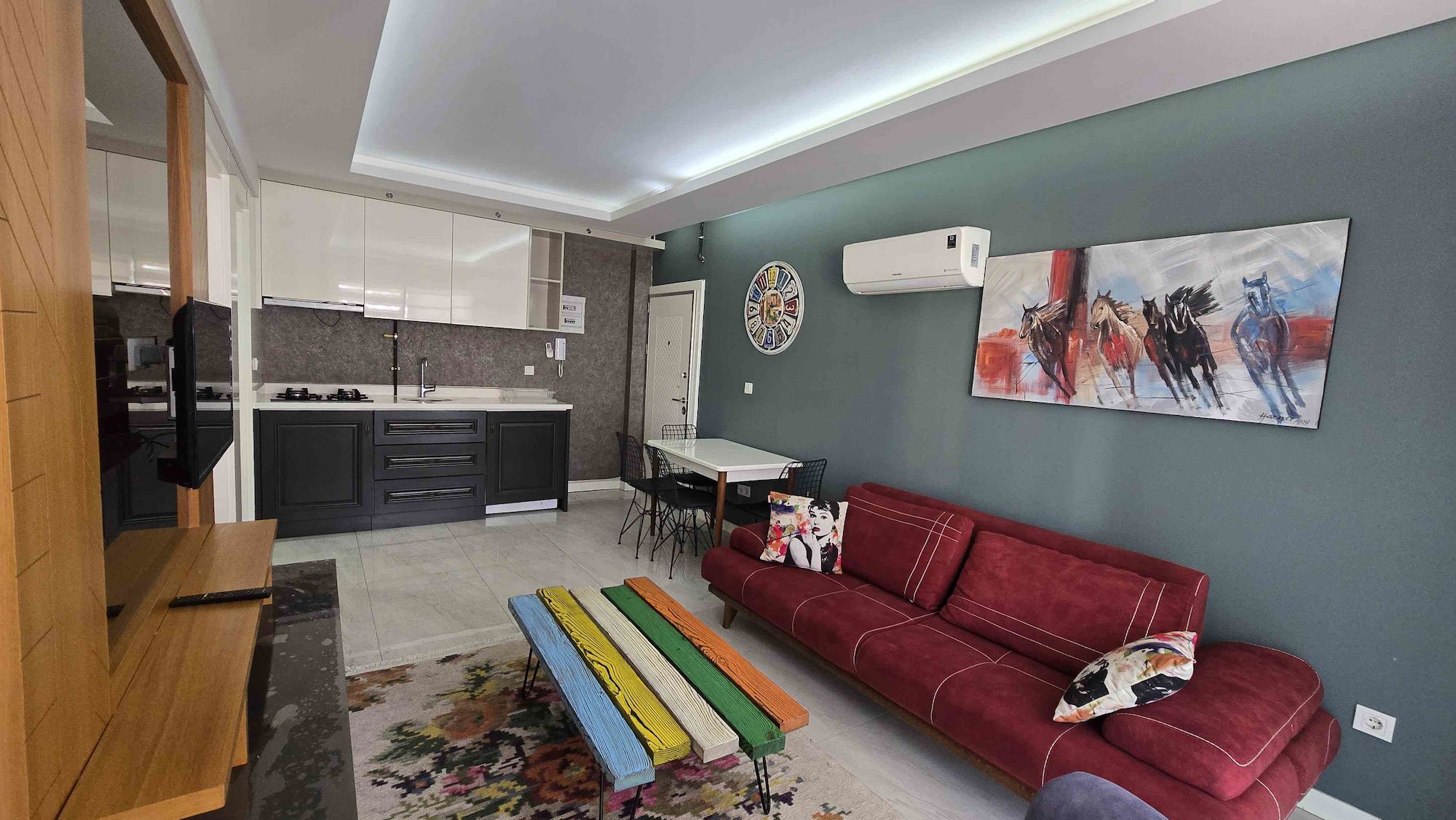  REMAX MODEL DEN ÜNİVERSİTEYE YÜRÜME MESAFESİNDE 2+1 KİRALIK APART