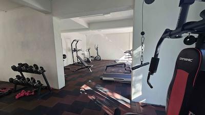  REMAX MODEL DEN ÜNİVERSİTEYE YÜRÜME MESAFESİNDE 2+1 KİRALIK APART