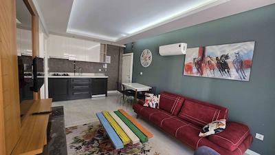  REMAX MODEL DEN ÜNİVERSİTEYE YÜRÜME MESAFESİNDE 2+1 KİRALIK APART