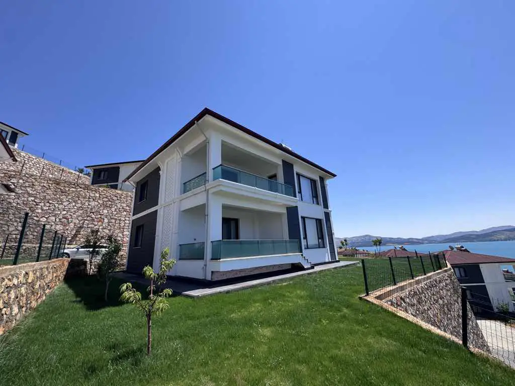 REMAX DOĞUDAN HAYAT 2 VİLLALARINDA FUL EŞYALI LÜKS VİLLA
