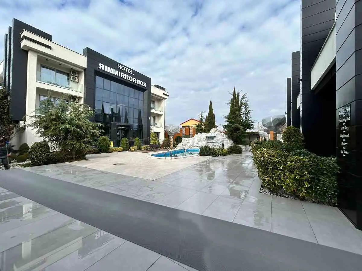MAKEDONYA ÜSKÜP HAVUZLU LÜKS 4 YILDIZLI SATILIK OTEL