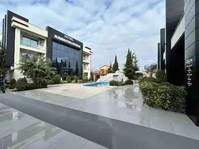 MAKEDONYA ÜSKÜP HAVUZLU LÜKS 4 YILDIZLI SATILIK OTEL