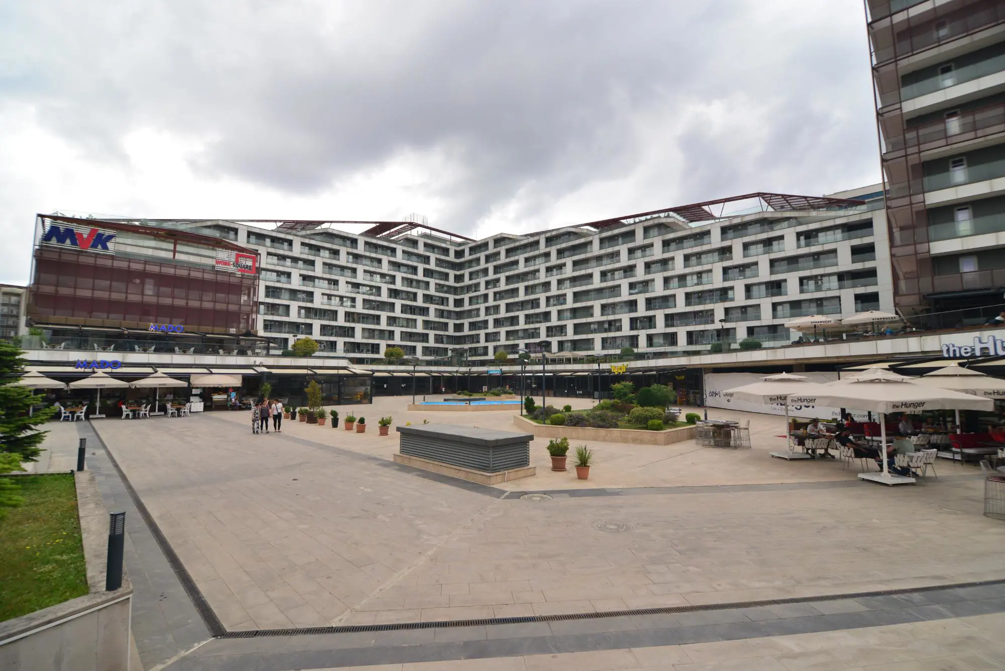 MVK WORK SQUARE DE KİRALIK BALKONLU SİTE İÇİNE BAKAN 2+1 DAİRE / OFİS