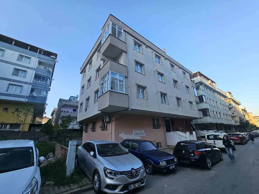 SARIGAZİ METROYA YAKIN 2+1 DAİRE
