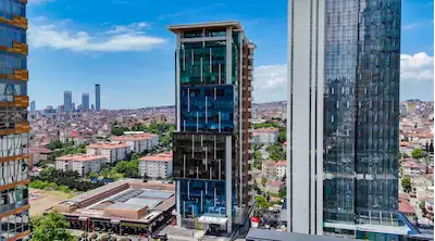 A+LİVE PLAZADA MOBİLYALI BEŞ KİŞİLİK TÜM HİZMETLER DAHİL HAZIR OFİS