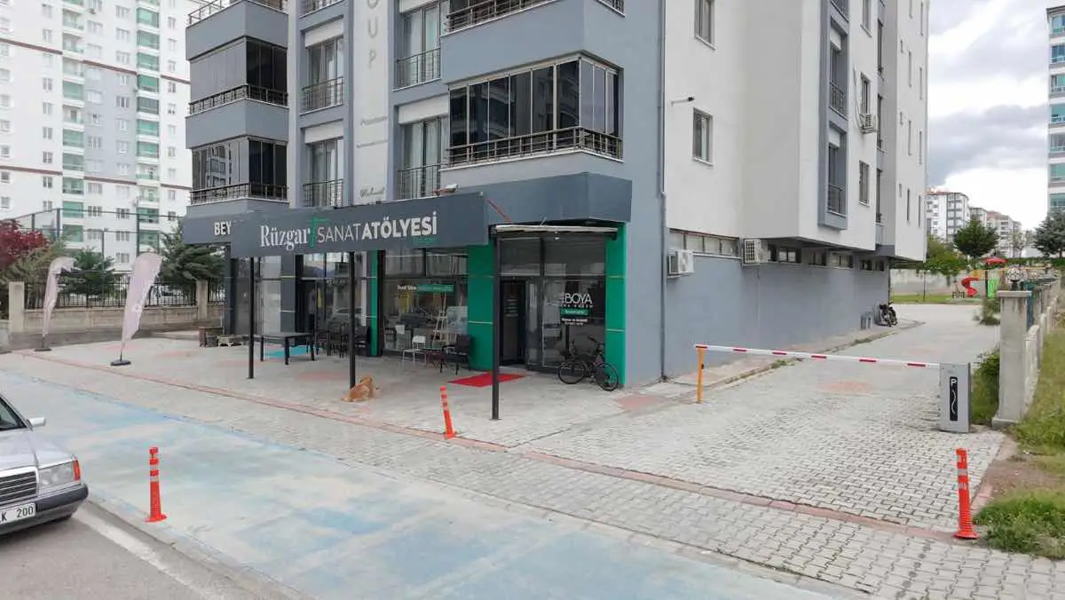 GÜNGÖR CADDESİ'NDE VİTRİN DEĞERİ YÜKSEK SATILIK İŞ YERİ