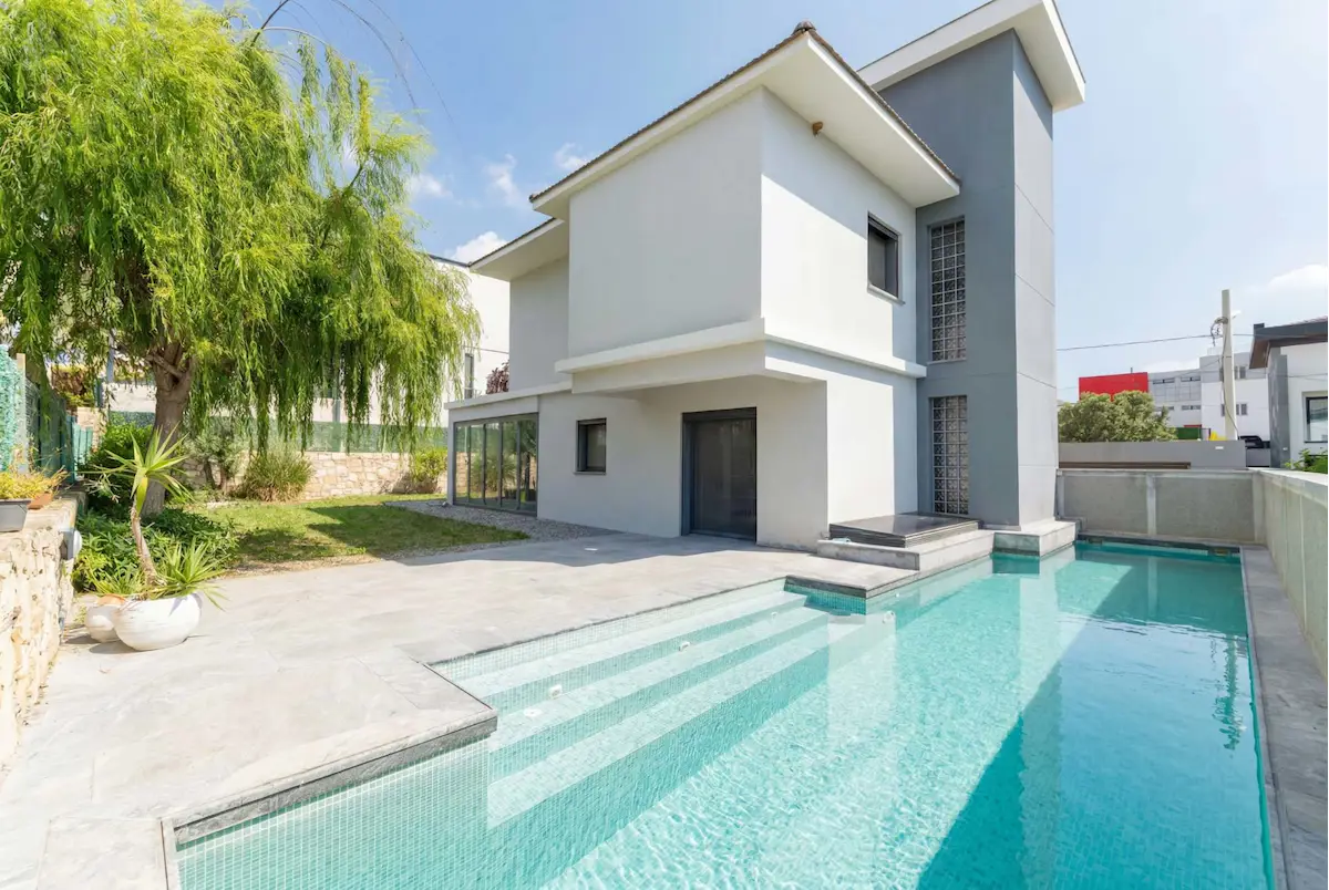 HAVUZLU TAM MÜSTAKİL KULLANIŞLI VILLA
