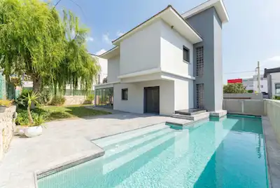 HAVUZLU TAM MÜSTAKİL KULLANIŞLI VILLA