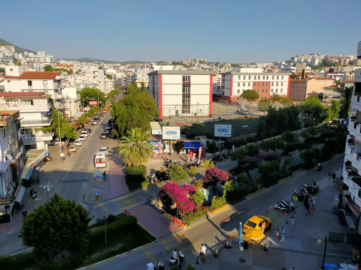 KAYA ŞAVKAY MEYDANI TABELA DEĞERİ YÜKSEK GENİŞ 3+1 DAİRE