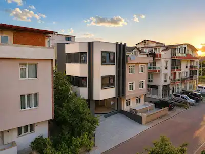 İZMİT SANAYİ MAHALLESİ NDE SIFIR 3 KATLI KOMPLE TİCARİ BİNA