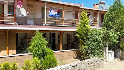 GEYIKLI BOZCAADA FERIBOT İSKELESINDE SATILIK SITE İÇI 2+1 VILLA