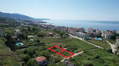 ÇINARCIKTA DENİZE 300 M. MESAFEDE SATILIK VİLLAIK ARSA