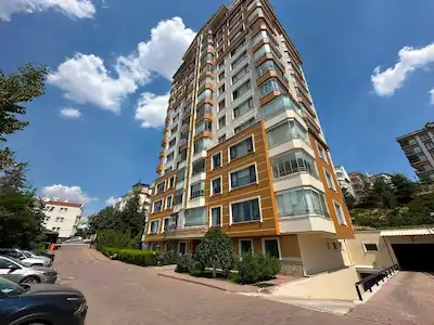KIRKKONAKLAR'IN EN GÜZEL SİTESİNDE, GENİŞ 4+1 FULL YAPILI DAİRE
