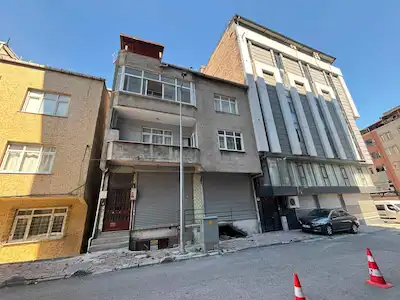 HALKALI CADDESİNE 2.PARSEL KENTSELE UYGUN SATILIK 111 M2 BİNA