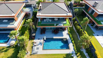 ÇEŞME DALYAN'DA DENIZE SIFIR TAM MÜSTAKIL LÜKS VILLA