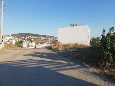ÇAYIROVA EMEK MAHALLESİNDE SATILIK ARSA