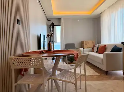 ATAKUM KÖRFEZ MAH’DE SIFIR DAİRE, SIFIR EŞYALI, DENİZ MANZARALI BALKONLU 1+1 KİRALIK DAİRE