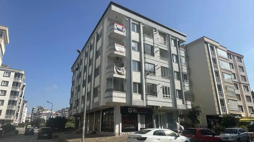 REMAX PARLA'DAN ANA YOL VE TRAMVAY ARASINDA KİRALIK 3+1 DAİRE