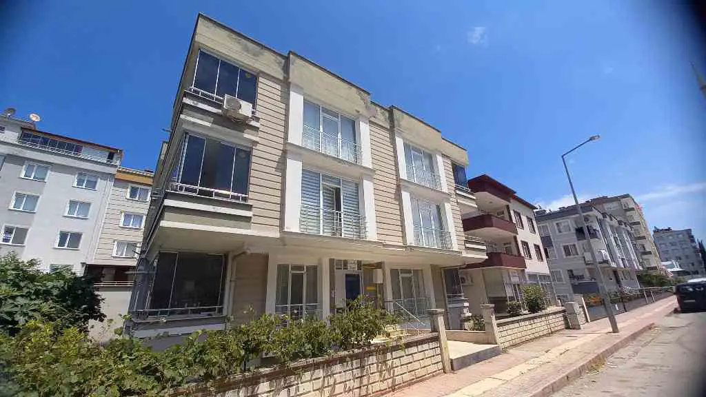 TRAMVAY VE HASTANEYE YÜRÜME MESAFESİNDE SATILIK 3+1 DAİRE