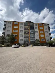 RE/MAX LACİVERT'TEN YILDIZKENT'TE SATILIK 4+1 DAİRE