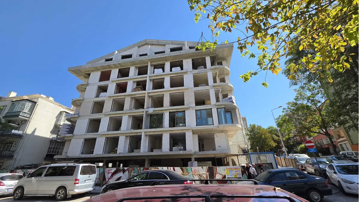 BESTEKAR SOKAK'TA SATILIK DAİRE