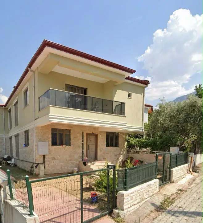 REMAX MODEL DEN TEKKEKÖY MAHALLESINDE 300M² 6+1 KIRALIK VILLA