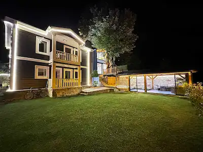 SAPANCA İLMİYE’DE GÖL MANZARALI 548 M2 İÇİNDE MÜSTAKİL VİLLA
