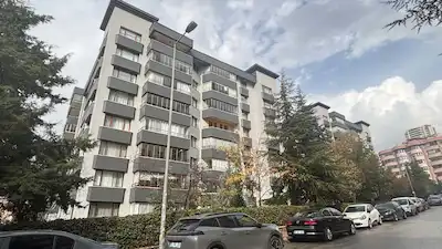 ÇUKURAMBAR MERKEZDE PARLAMENTERLER SİT.  METROYA YÜRÜME MESAFESİ 4+1KİRALIK DAİRE