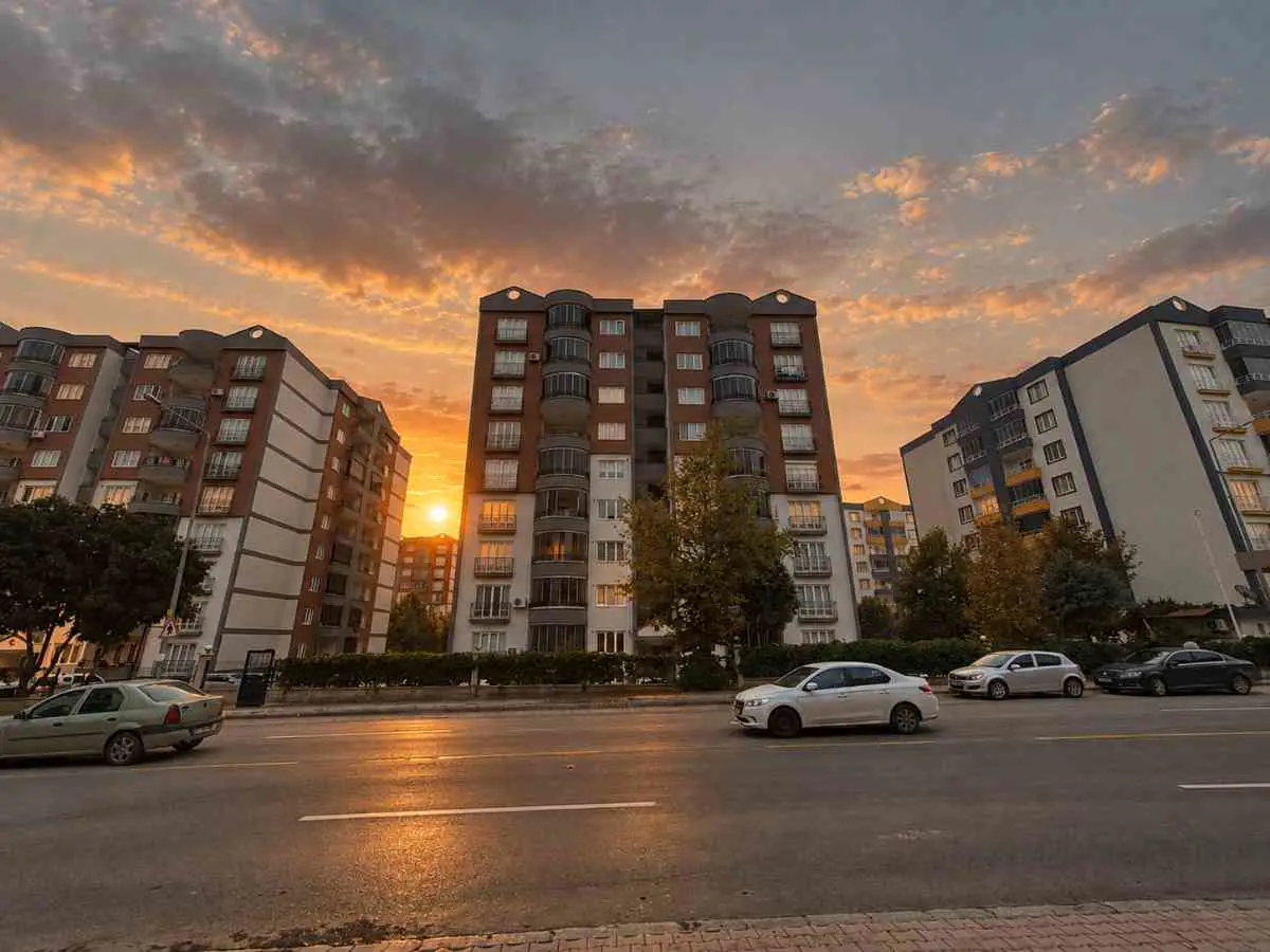 BOSTANBAŞI ARMAKENT KONUTLARINDA 3+1 SATILIK ARAKAT DAİRE