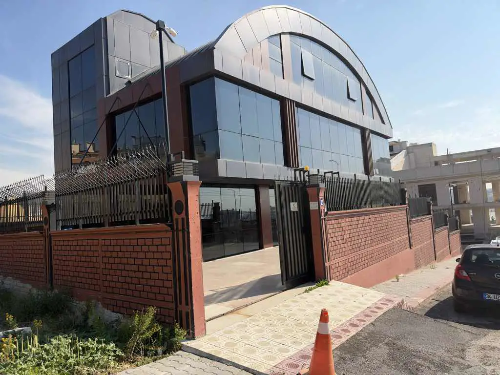 YENİ BATI MAHALLESİ 5 KATLI SATILIK KÖŞEBAŞI TİCARİ KOMPLE BİNA