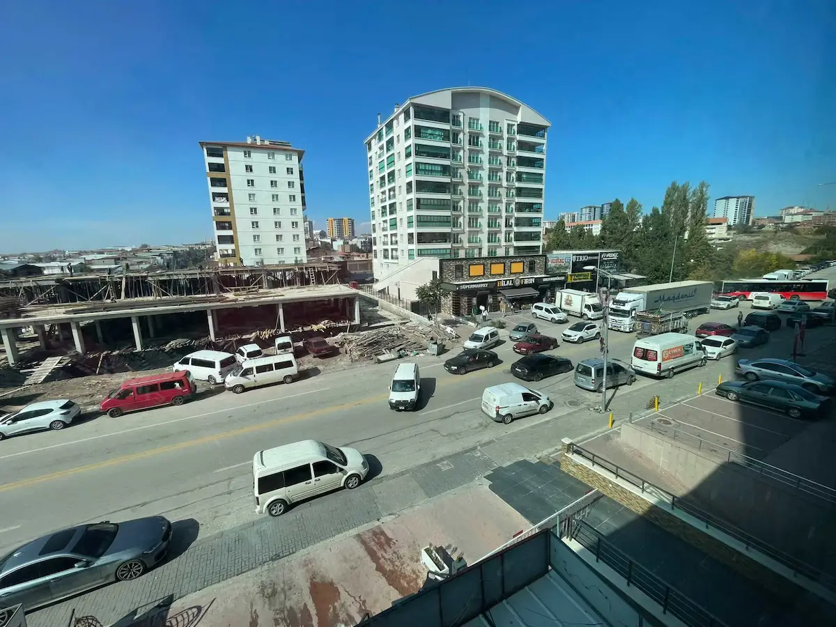 SİTELERDE CADDE ÜZERİNDE 115 M² BRÜT | 4 BÖLÜMLÜ ASANSÖRLÜ SATILIK OFİS