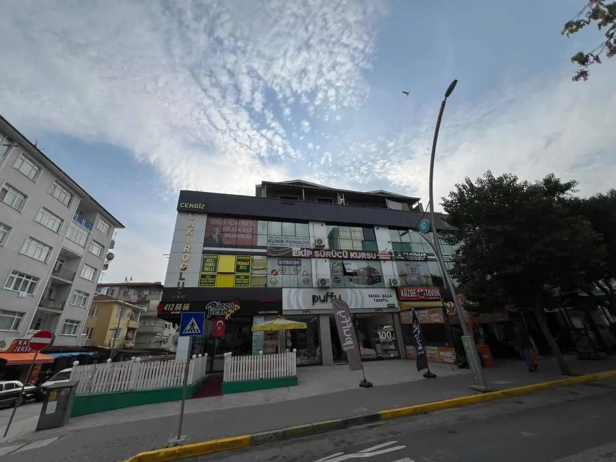 GÖLCÜK MERKEZ MAHALLESINDE FUL EŞYALI KIRALIK DAIRE RE/MAX ÇAKR