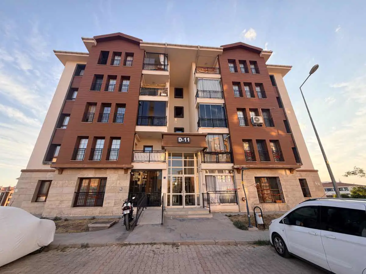 REMAX DOĞU'DAN GÜNEYKENT İLKÖĞRETİM OKULU KARŞISINDA SATILIK 2+1
