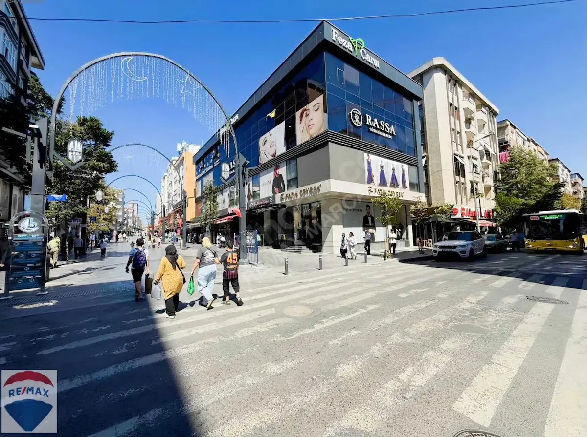 YÜRÜYÜŞ YOLU - ÇARŞI CADDESİ ÜZERİ - FEZA ÇARŞI'DA 320 M2 İŞYERİ