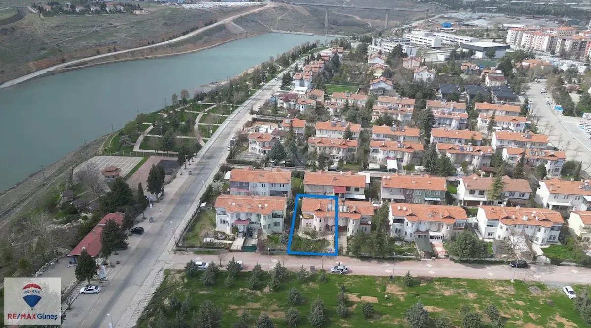 YAKINCADA SATILIK 4+1 VİLLA