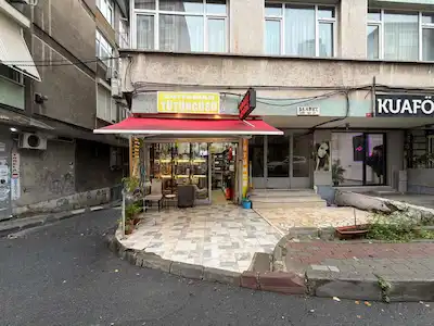REMAX PRO İBRAHİM ECE DEN ŞİŞLİ MECİDİYEKÖY MERKEZ DE HAZIR KİRACILI DEPOLU SATILIK DÜKKAN 