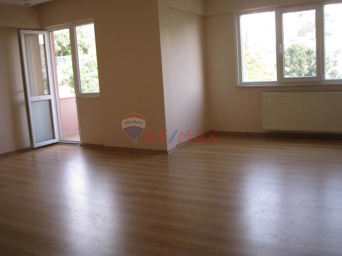KARTAL YAKACIKTA BALSUYU SK KİRALIK ARA KAT 3+1 DAİRE