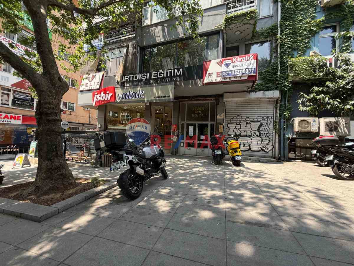 BARBAROS BULVARINDA KÖŞE KONUMUYLA TABELA DEĞERLI KIRALIK OFIS