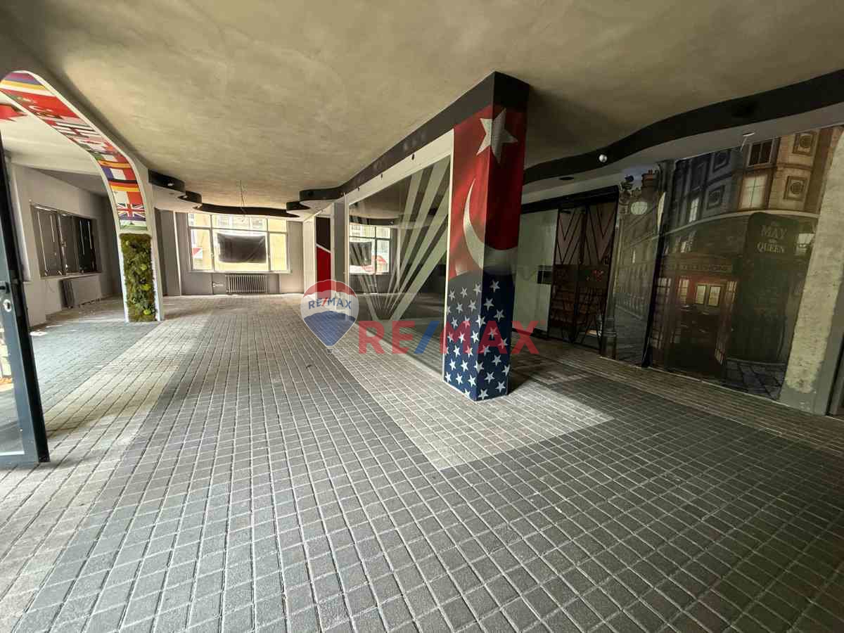 BARBAROS BULVARINDA KÖŞE KONUMUYLA TABELA DEĞERLI KIRALIK OFIS