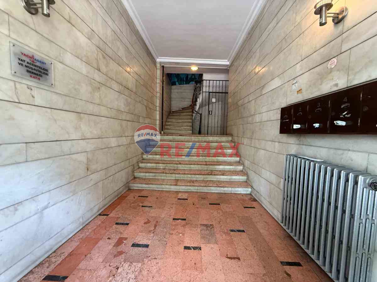 BARBAROS BULVARINDA KÖŞE KONUMUYLA TABELA DEĞERLI KIRALIK OFIS