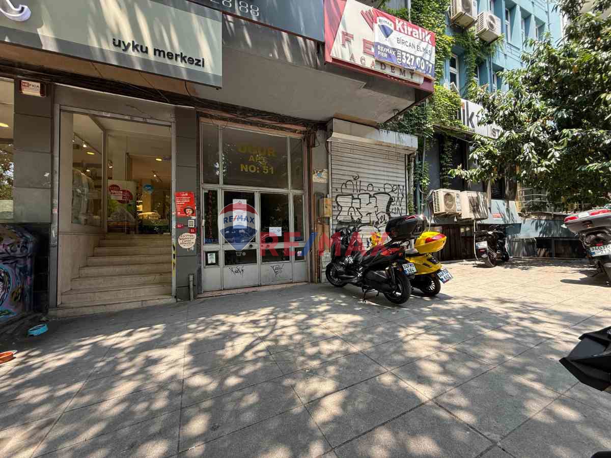 BARBAROS BULVARINDA KÖŞE KONUMUYLA TABELA DEĞERLI KIRALIK OFIS