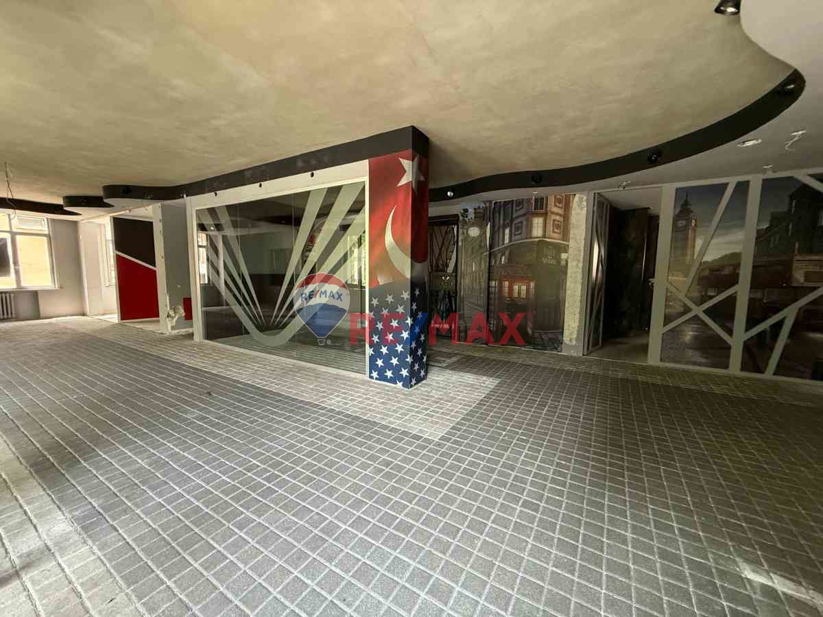 BARBAROS BULVARINDA KÖŞE KONUMUYLA TABELA DEĞERLI KIRALIK OFIS