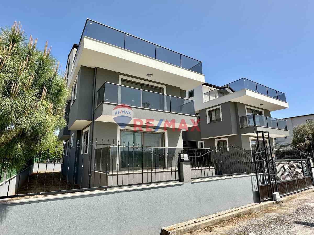 URLA TORASAN'DA DENİZ MANZARALI SIFIR TAM MÜSTAKİL VİLLA