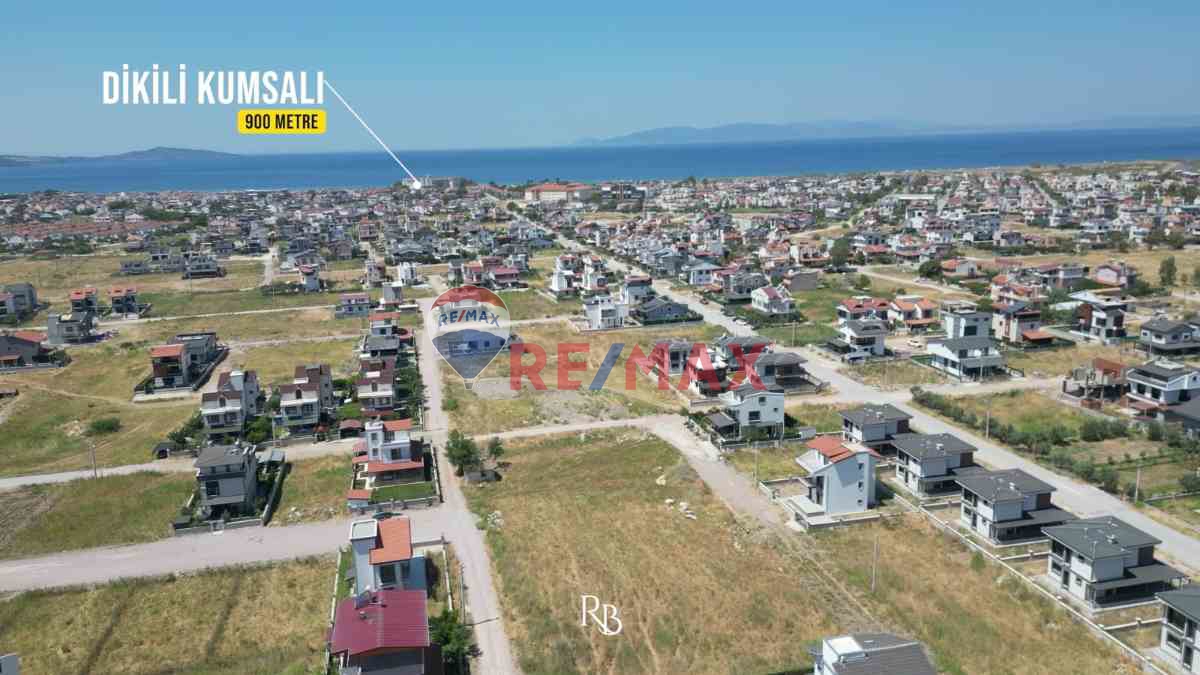  **DIKILI İSMETPAŞADA KÖŞE KONUMDA 332 M² ARSA ** 