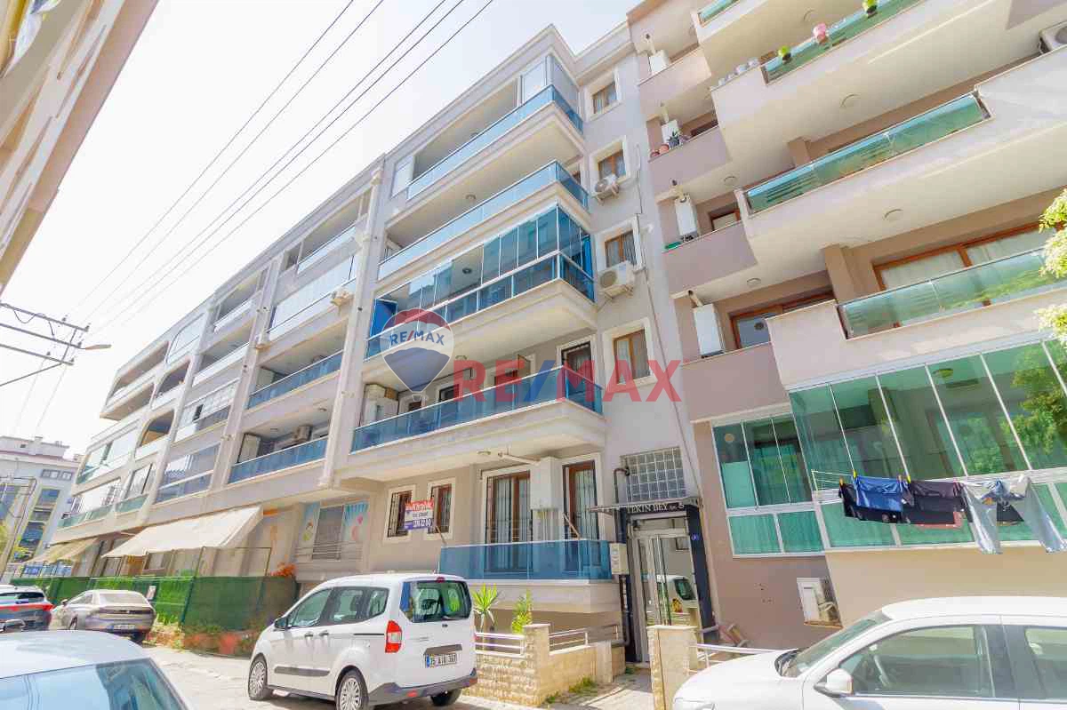 KARŞIYAKA DEMİRKÖPRÜ'DE MERKEZİ KONUMDA EŞYALI BAHÇELİ 2+1 KİRALIK DAİRE