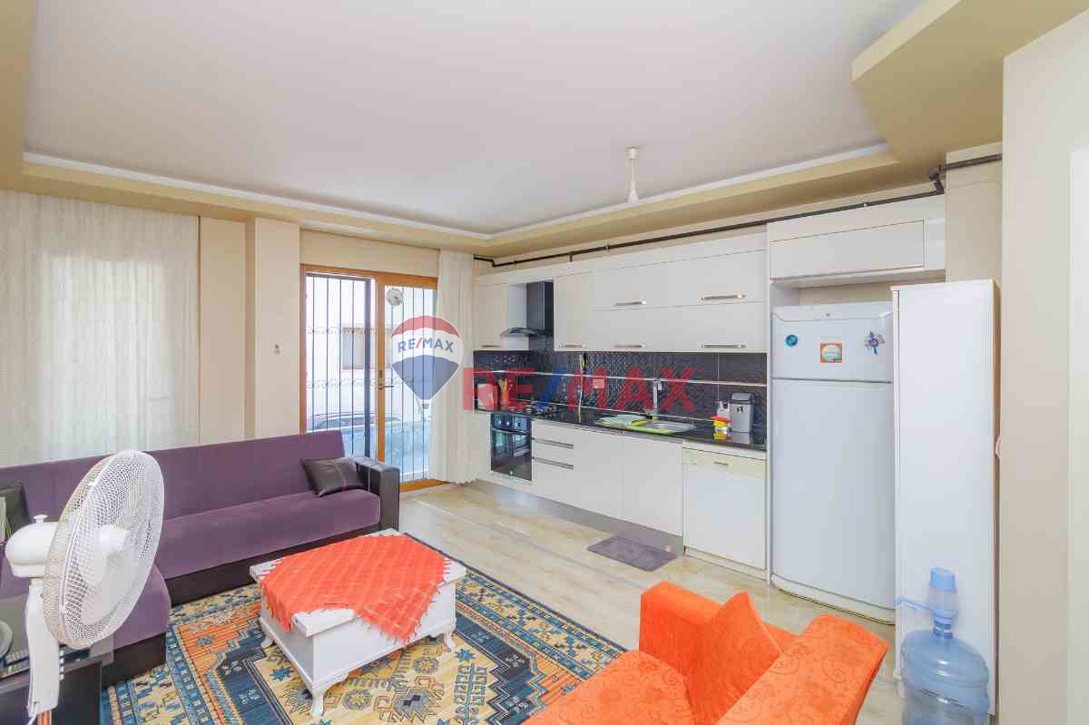 KARŞIYAKA DEMİRKÖPRÜ'DE MERKEZİ KONUMDA EŞYALI BAHÇELİ 2+1 KİRALIK DAİRE